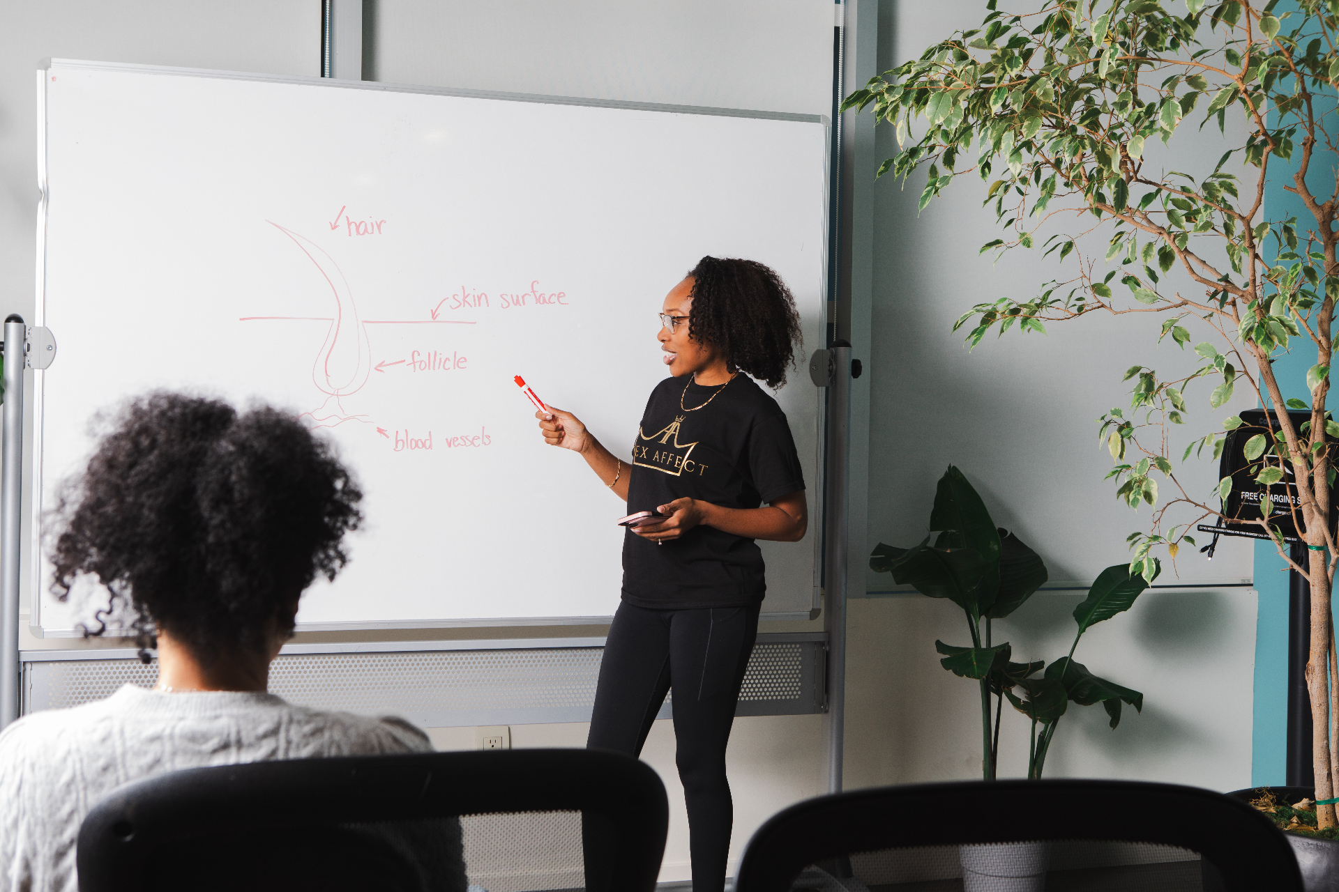 Jocelyn Kirkland leading an Apex Affect classroom session